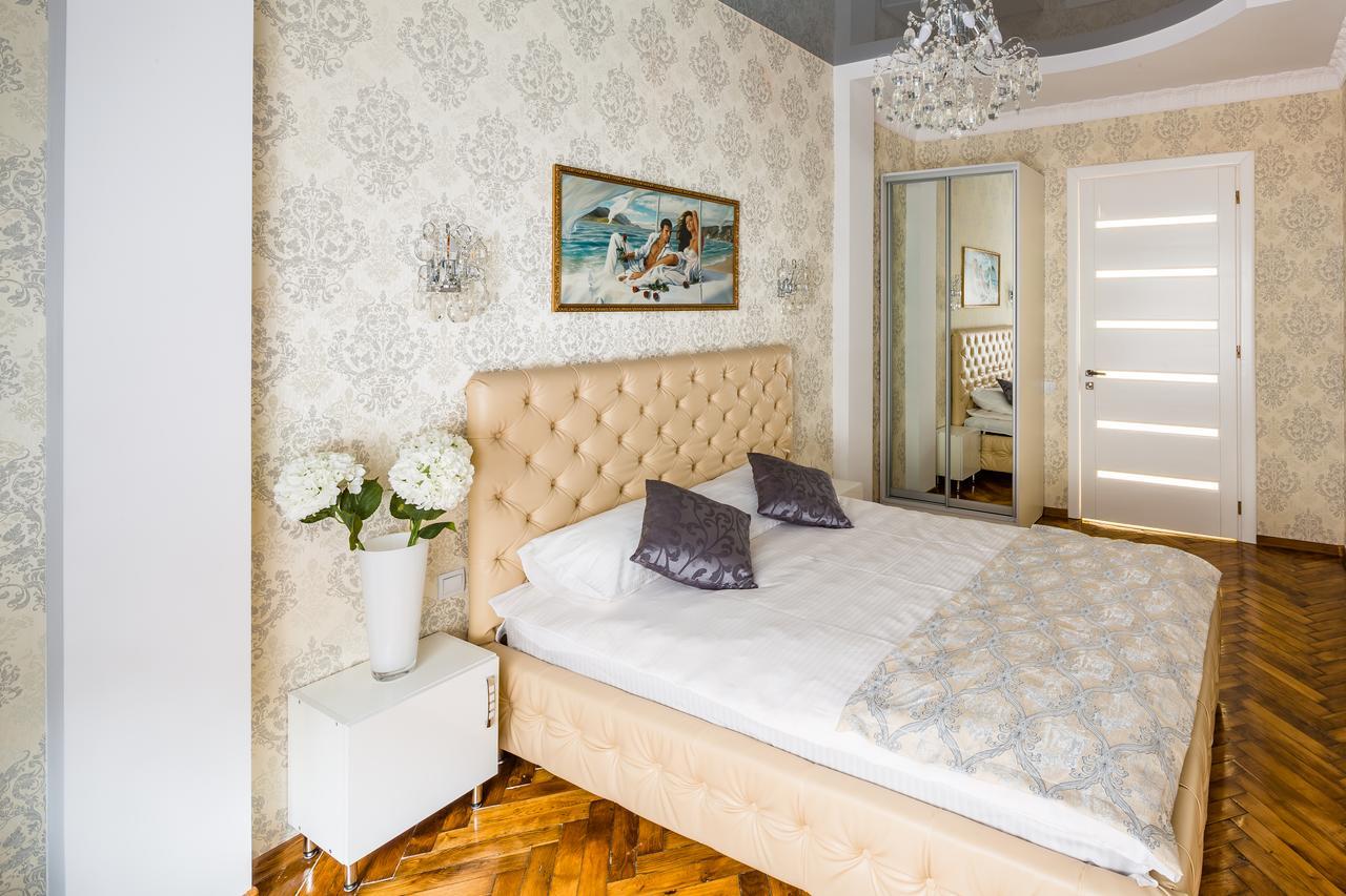 Designer Apartment Зі Світлом! Leópolis Exterior foto