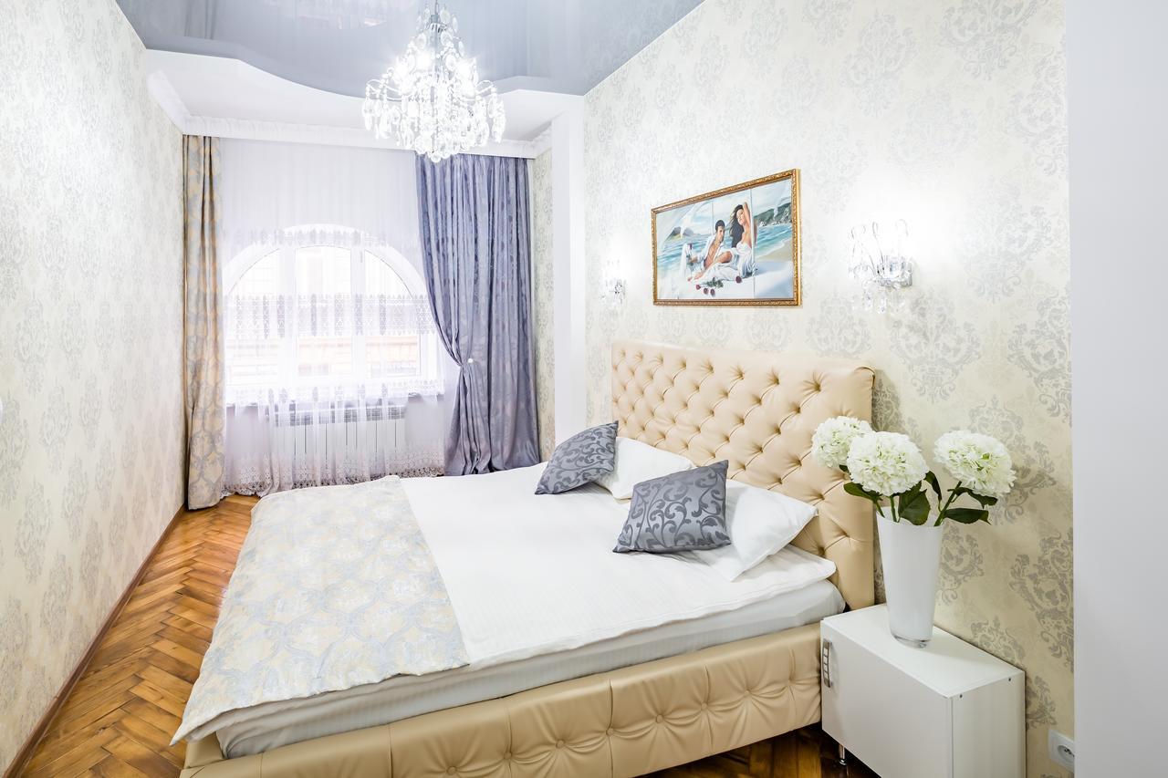 Designer Apartment Зі Світлом! Leópolis Exterior foto